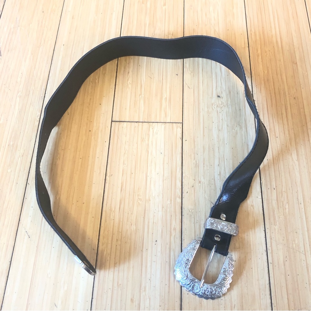 ⭐️ Used women’s western-style belt
